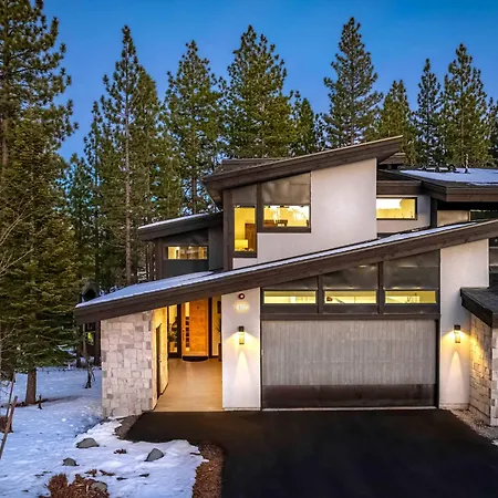 Luxurious Truckee Rental Hot Tub And Valley Views